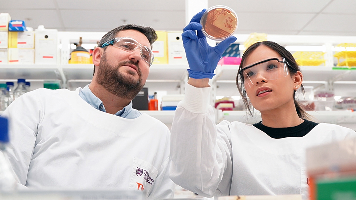 Tim and Amy in the lab